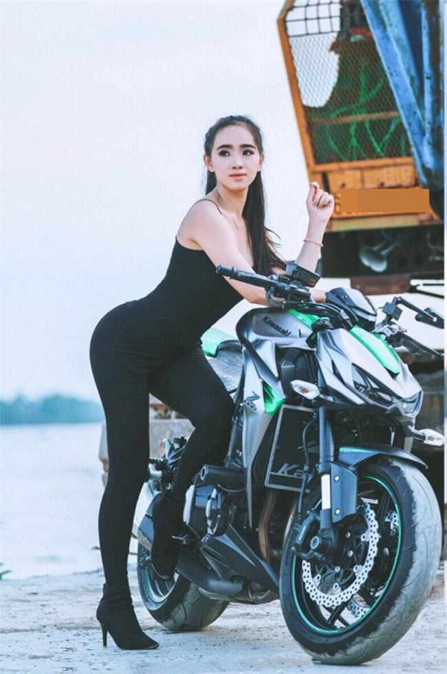 "sieu vong 3" can tho va dan nguoi dep me xe he ra duong la gay chu y hinh anh 1