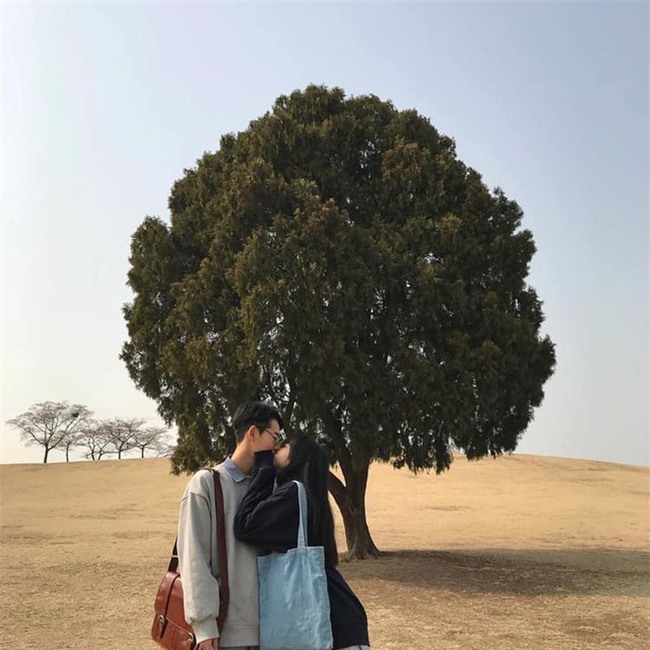 Kết hôn đúng ngày giỗ của bạn gái cũ, chàng trai khoe vợ sắp cưới: Cô ấy xinh hơn em, hiểu chuyện hơn em - Ảnh 2.