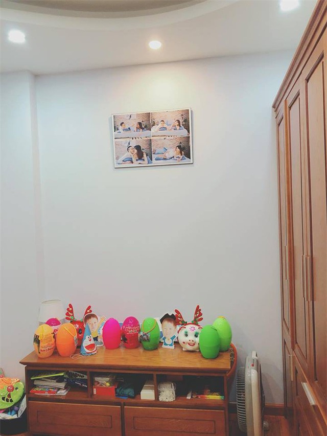 Những bức hình lãng mạn của cặp đôi được trang trí trong phòng...