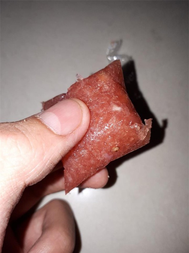 Đen đủi vớ phải ông bán nem chua tiết kiệm, thanh niên vỡ mộng trước miếng nem bé tin hin còn tỏi, ớt chỉ là minh họa - Ảnh 4.