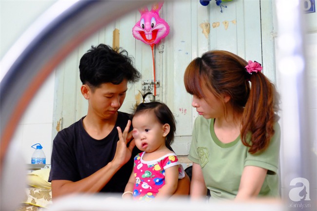 13 tháng trời, đôi vợ chồng nghèo Cà Mau gõ cửa 12 bệnh viện để tìm ra bệnh cho con - Ảnh 1.