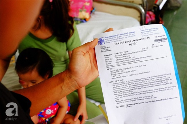 13 tháng trời, đôi vợ chồng nghèo Cà Mau gõ cửa 12 bệnh viện để tìm ra bệnh cho con - Ảnh 8.