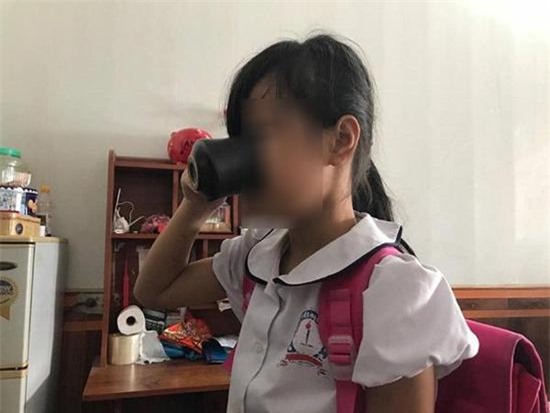 pham huong va sao viet buc xuc truoc vu viec co giao bat hoc sinh uong nuoc gie lau bang - 1