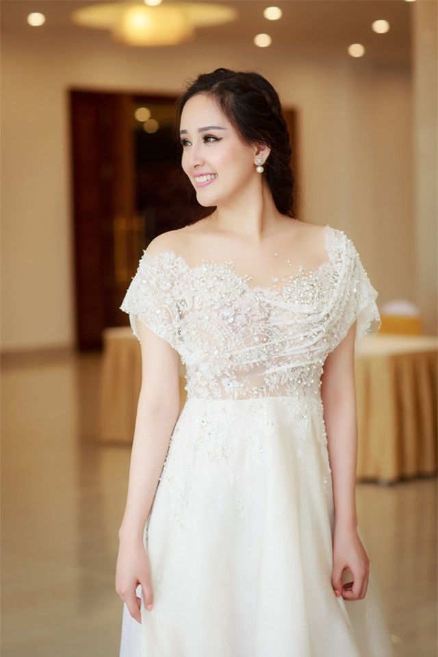 Ve ngoai thay doi cua cac Hoa hau Viet sau dang quang hinh anh 7