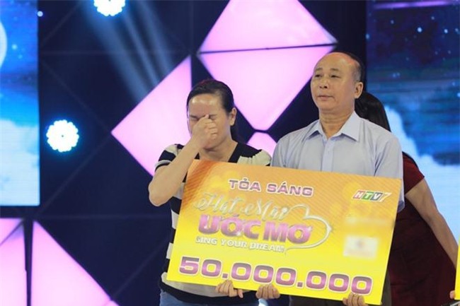 lam truong om mat khoc vi nguoi me co con bi suy tuy, ngung thuoc la qua doi - 16