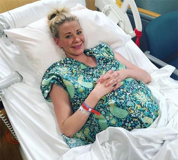 bung bau khong lo chua 5 em be, thai ky tang 33kg cua ba me 7 con - 2