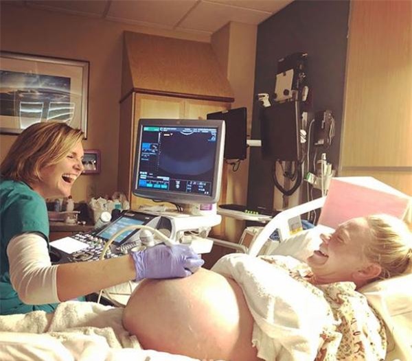 bung bau khong lo chua 5 em be, thai ky tang 33kg cua ba me 7 con - 3