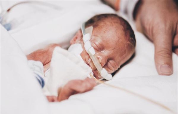 bung bau khong lo chua 5 em be, thai ky tang 33kg cua ba me 7 con - 7