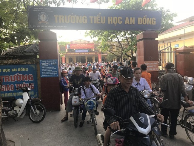 Vụ HS bị ép uống nước giẻ lau bảng: Gia đình bức xúc nói mẹ nữ giáo viên giật kết quả khám - Ảnh 2.