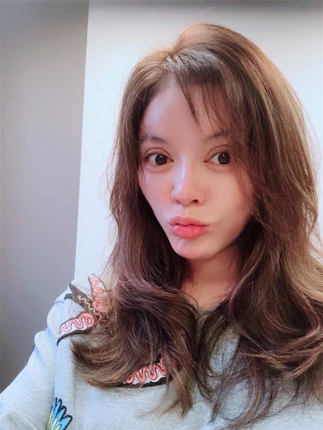 nhan sac hien tai cua ly nha ky khien nhieu nguoi khong khoi bat ngo hinh anh 13