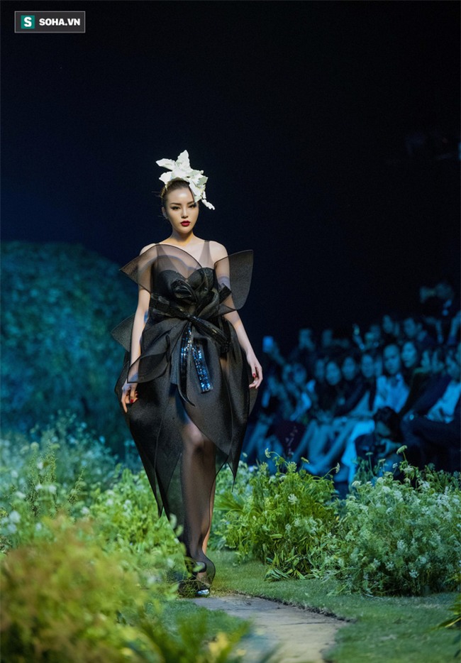 Không còn nhận ra Hoa hậu Kỳ Duyên khi cô đứng trên sàn catwalk và sải bước - Ảnh 5.