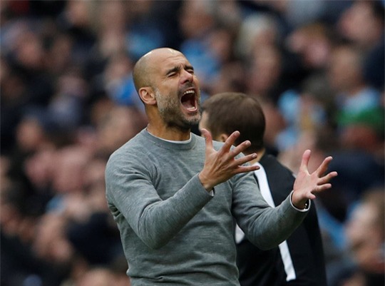 HLV Guardiola đau buồn sau trận thua ngược M.U - Ảnh 1.