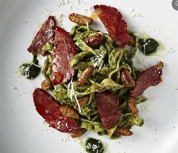 khoc thet voi nhung dac san con trung tai "thanh pho cua nhung cung dien" - 5