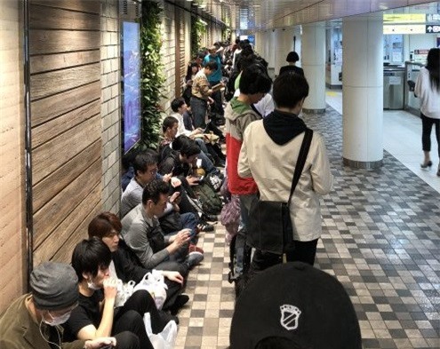 1.000 nguoi noi duoi nhau truoc Apple Store moi mo o Nhat Ban hinh anh 5
