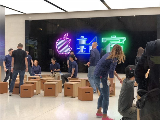 1.000 nguoi noi duoi nhau truoc Apple Store moi mo o Nhat Ban hinh anh 8