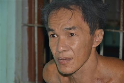 Chặt đầu hàng xóm vì đi vào đất vườn không xin phép