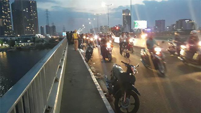 anh khoc gao chung kien em trai “phi than” xuong song sai gon - 1