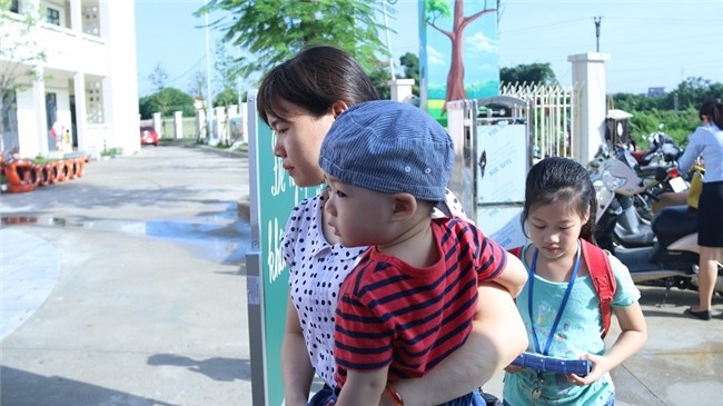 con vào lớp 1,con lớp 1,tuyển sinh lớp 1,tuyển sinh vào lớp 1