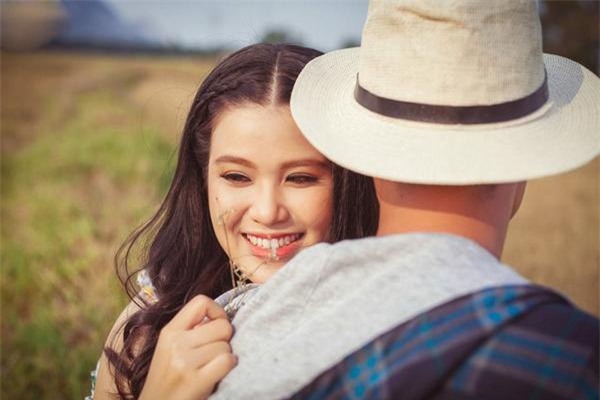 yeu 4 nam, chia tay “nhieu nhu com bua”, cap doi ve lai ben nhau day ngot ngao - 1