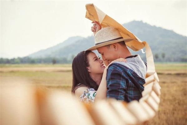 yeu 4 nam, chia tay “nhieu nhu com bua”, cap doi ve lai ben nhau day ngot ngao - 3