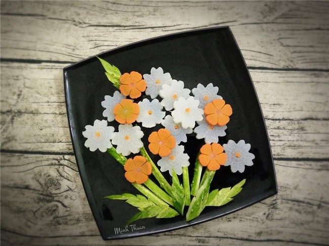 me dam khoe cac dia rau khien dan mang thot len "chi la rau thoi co can dep the khong?" - 10