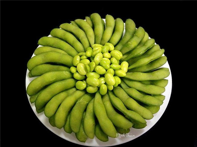 me dam khoe cac dia rau khien dan mang thot len "chi la rau thoi co can dep the khong?" - 13