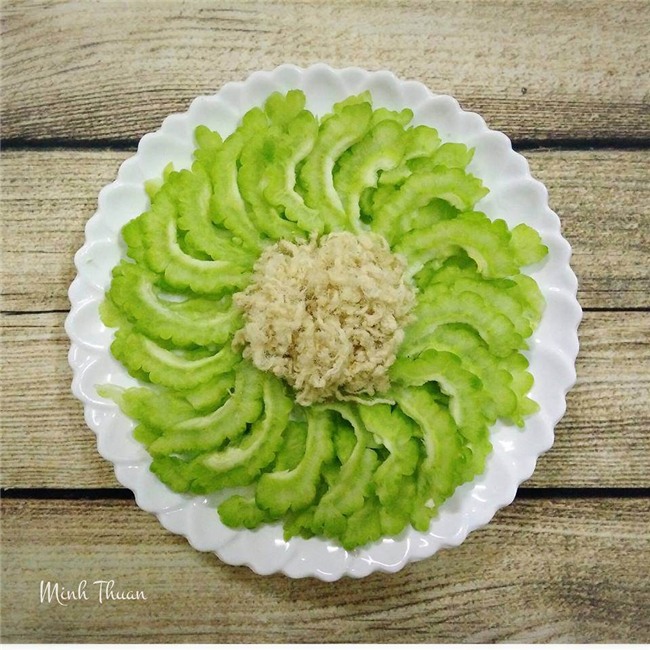 me dam khoe cac dia rau khien dan mang thot len "chi la rau thoi co can dep the khong?" - 14