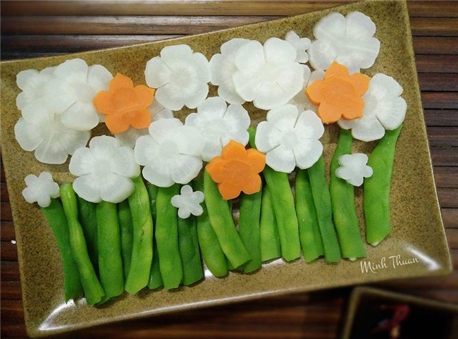 me dam khoe cac dia rau khien dan mang thot len "chi la rau thoi co can dep the khong?" - 2