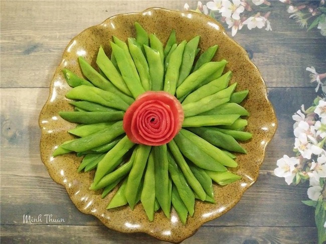 me dam khoe cac dia rau khien dan mang thot len "chi la rau thoi co can dep the khong?" - 3