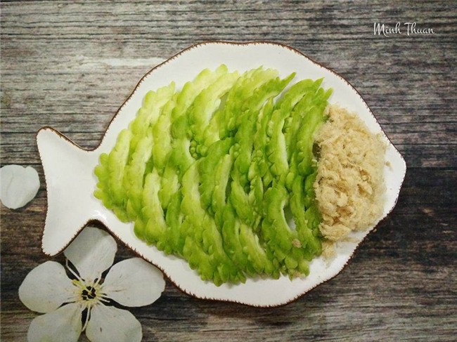 me dam khoe cac dia rau khien dan mang thot len "chi la rau thoi co can dep the khong?" - 5