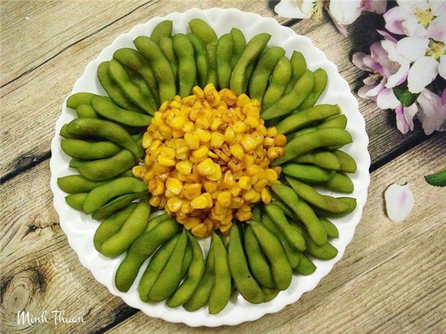 me dam khoe cac dia rau khien dan mang thot len "chi la rau thoi co can dep the khong?" - 7