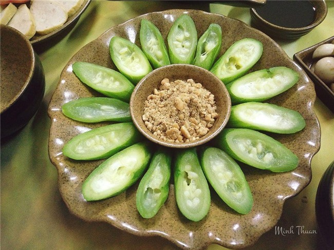 me dam khoe cac dia rau khien dan mang thot len "chi la rau thoi co can dep the khong?" - 8