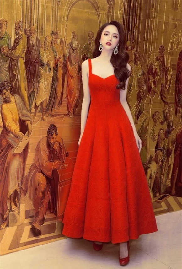 Hoa hậu chuyển giới Quốc tế, Hương Giang idol, sao Việt