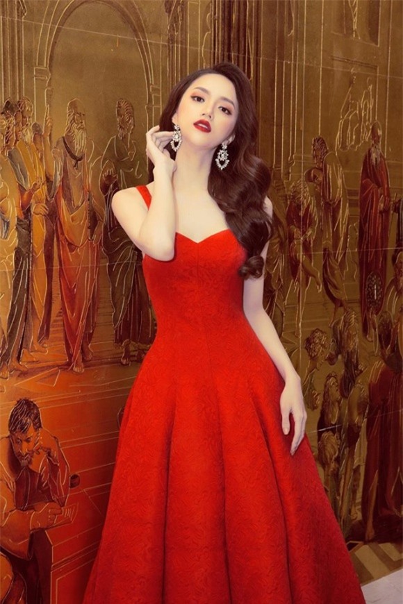 Hoa hậu chuyển giới Quốc tế, Hương Giang idol, sao Việt