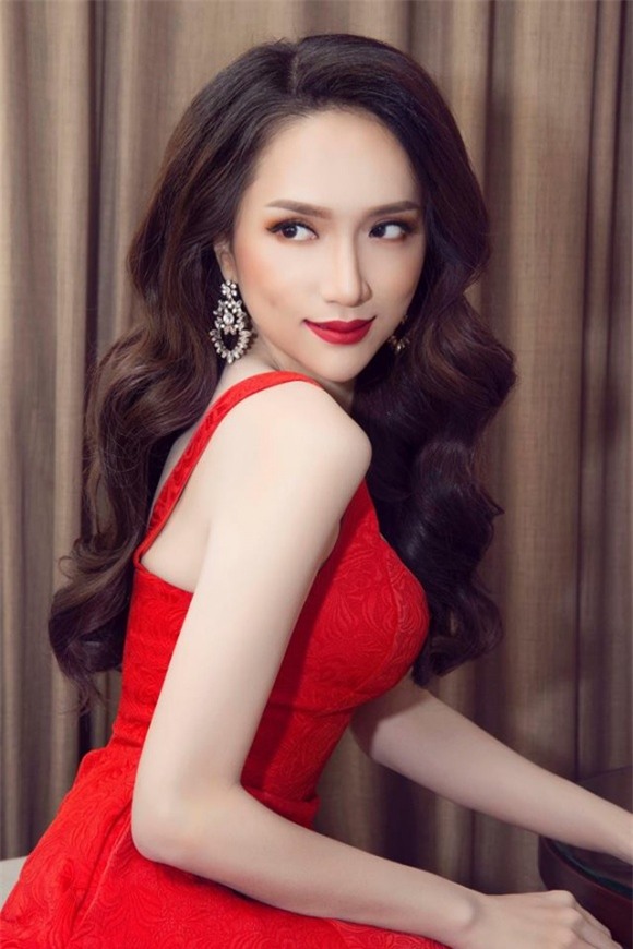 Hoa hậu chuyển giới Quốc tế, Hương Giang idol, sao Việt