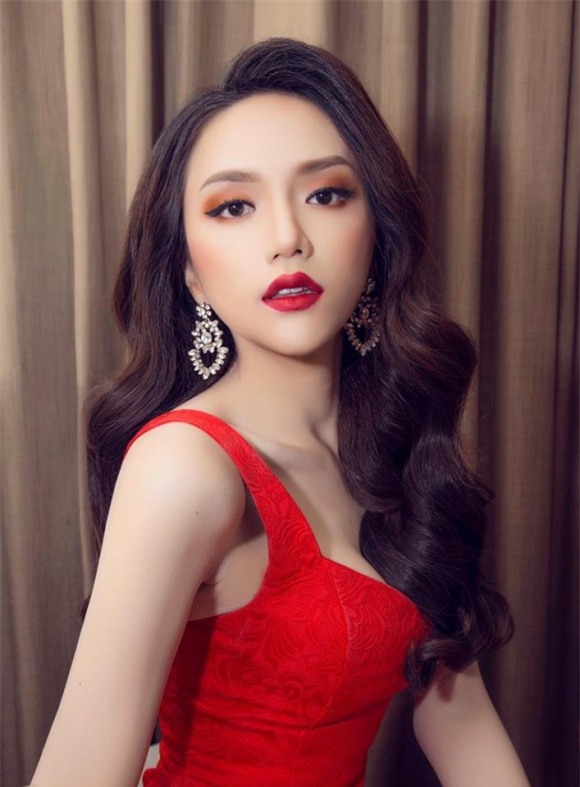 Hoa hậu chuyển giới Quốc tế, Hương Giang idol, sao Việt