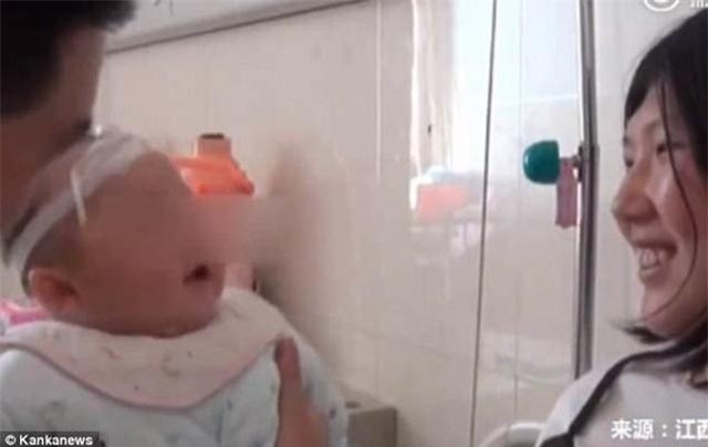 thot tim canh me di tren duong nga de len con trai 6 thang tuoi va ket cuc khong ngo - 4