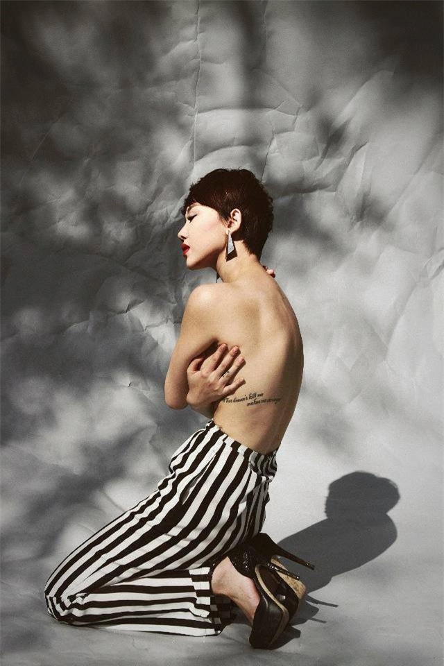 Những trang phục khoe thân từ táo bạo đến phản cảm của Tóc Tiên