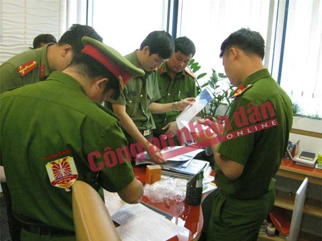 bat khan cap 1 giam doc dn trung gian thanh toan trong duong day danh bac rikvip - 3