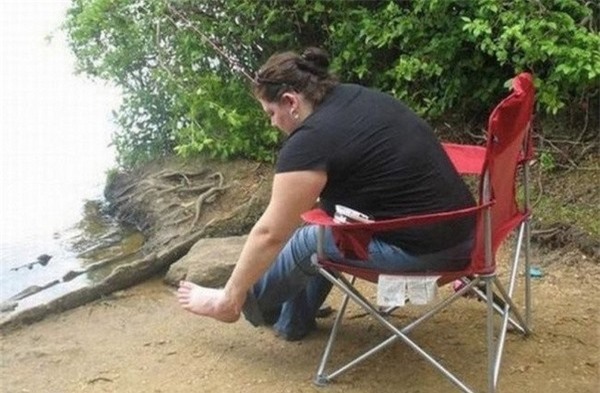 Người phụ nữ có... chân mọc ra từ tay