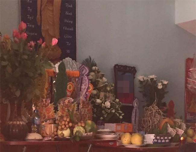 Vụ xe điên gây tai nạn thương tâm ở Hà Nội: Mẹ gãy chân nằm viện không hay biết con gái 7 tuổi đã mất - Ảnh 2.