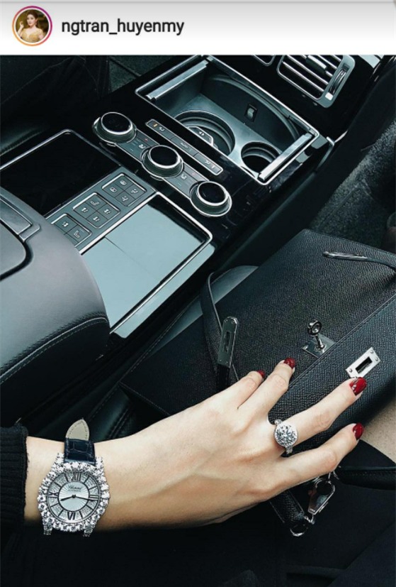 Huyền My đụng hàng chan chát với Hà Hồ khi đeo đồng hồ kim cương 1,5 tỷ - Ảnh 1.