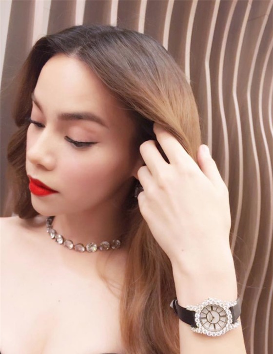 Huyền My đụng hàng chan chát với Hà Hồ khi đeo đồng hồ kim cương 1,5 tỷ - Ảnh 2.