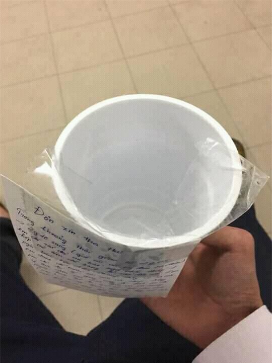 Thanh niên trẻ viết đơn xin tha thứ vì lỡ ăn mất hộp mỳ của đồng nghiệp - Ảnh 2.