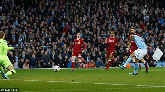 'Vua Ai Cap' toa sang, Liverpool tien Man City roi Champions League hinh anh 1