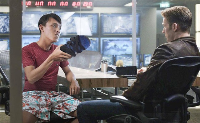Người Việt duy nhất mặc quần hoa, đi dép lào xuất hiện trong cảnh phim bom tấn Hollywood - Ảnh 4.