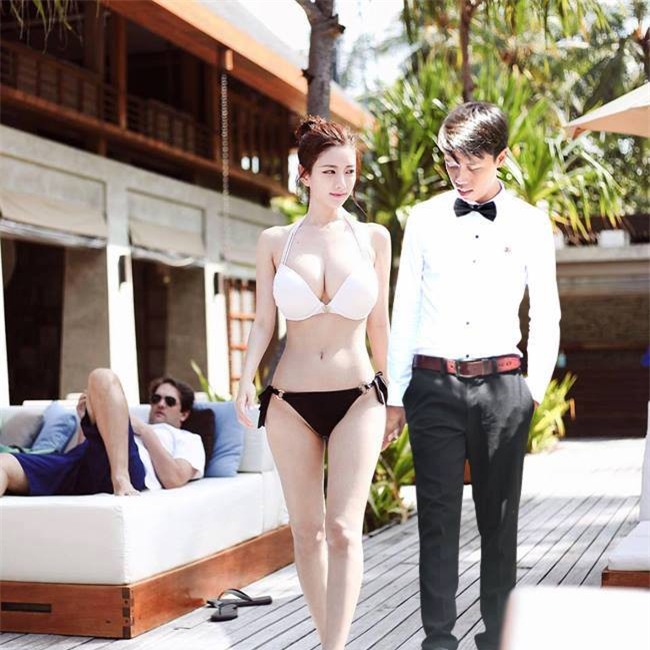 Người Việt duy nhất mặc quần hoa, đi dép lào xuất hiện trong cảnh phim bom tấn Hollywood - Ảnh 9.