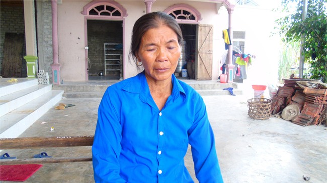 5 năm sau ngày bố dùng búa đinh đoạt mạng mẹ, hai đứa trẻ bất hạnh chỉ mong có gian nhà nhỏ để thờ phụng mẹ - Ảnh 3.