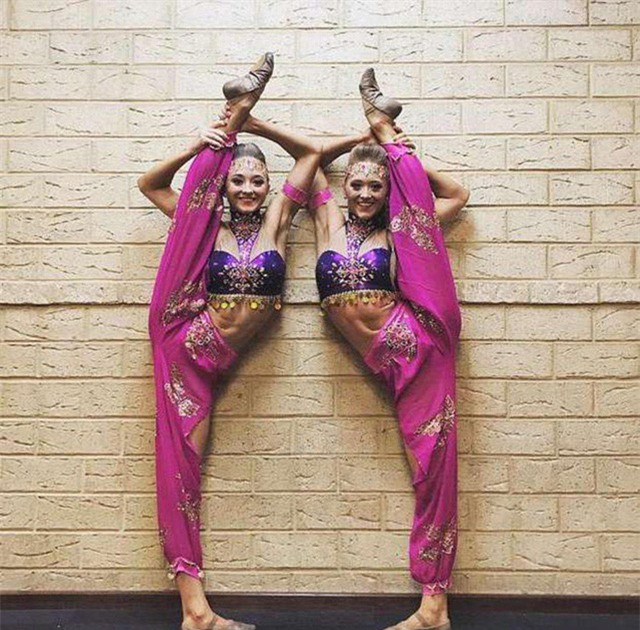 Cả hai đều vô cùng xinh đẹp và cực kỳ dẻo dai