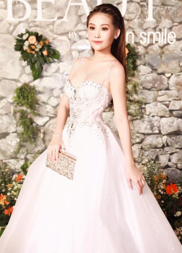 Tram buc anh nhu mot, Le Au Ngan Anh bi che co bieu cam bat bien hinh anh 2